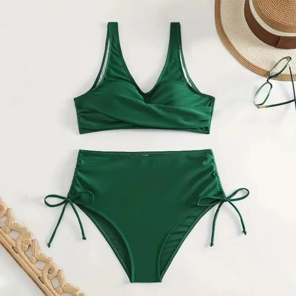 Sarena | Your tummy-shaping bikini set with a stylish V-neck