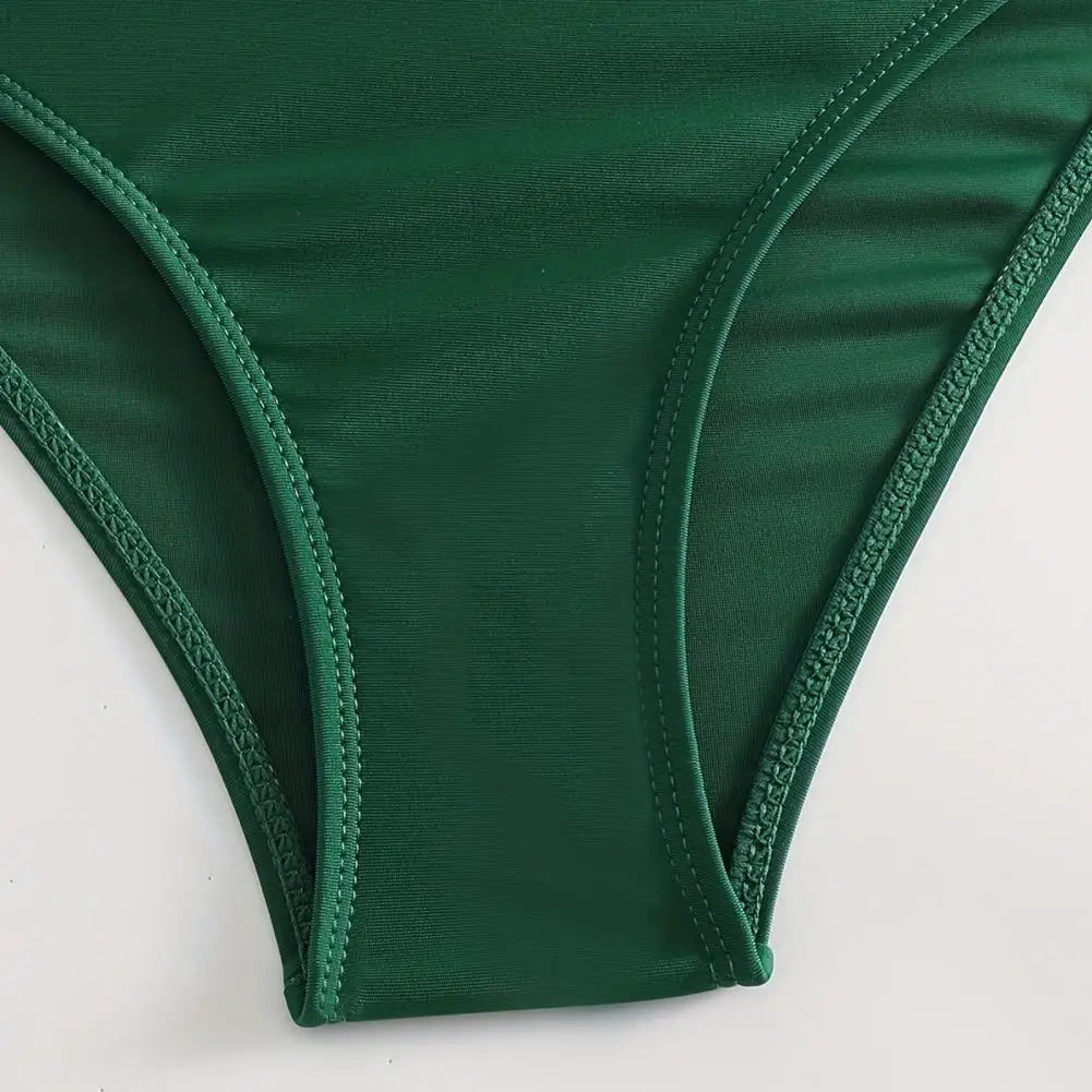 Sarena | Your tummy-shaping bikini set with a stylish V-neck