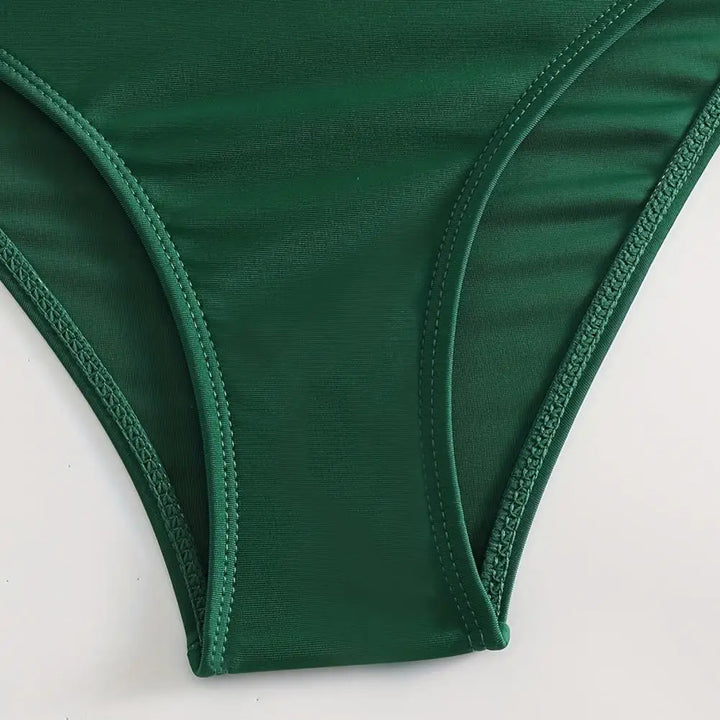 Sarena | Your tummy-shaping bikini set with a stylish V-neck