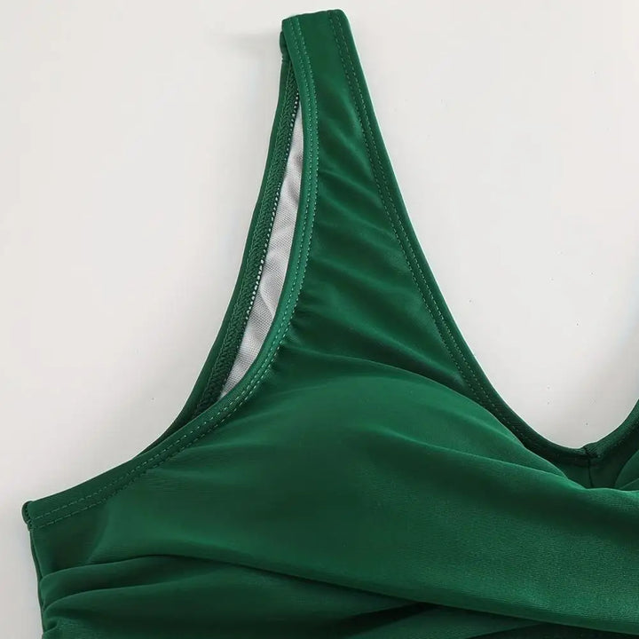 Sarena | Your tummy-shaping bikini set with a stylish V-neck